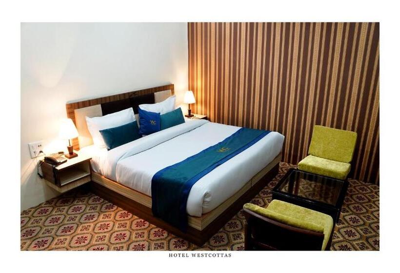 Номер Superior Кровать Кинг, West Cottas Hotel    Couples, Family, Corporate Favorite In Heart Of Jalandhar