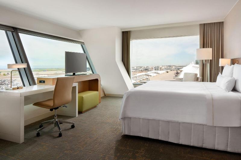 Люкс Кровать Кинг, The Westin Denver International Airport