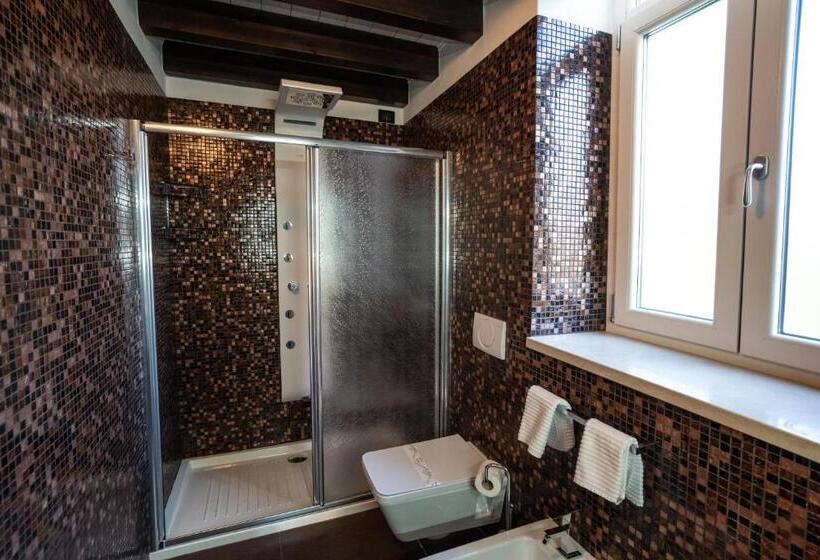 اتاق لوکس با چشم‌انداز دریا, Villa Eva Beach