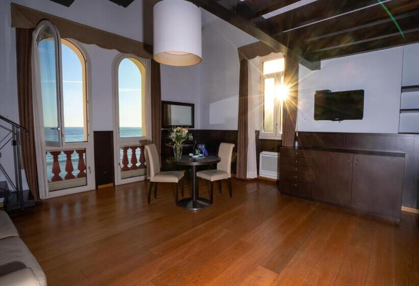 سوییت سوپریور, Villa Eva Beach