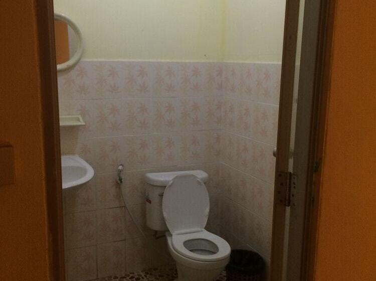 Кровать в Общей Комнате, Supreeya Guesthouse   Hostel