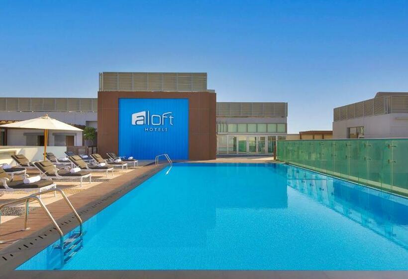 带大床的套房, Aloft Dubai Airport
