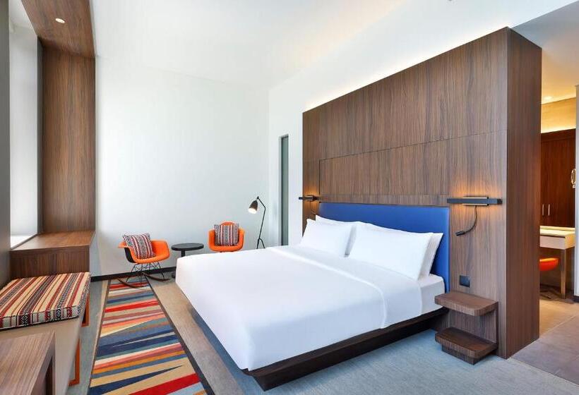 带大床的标准间, Aloft Dubai Airport