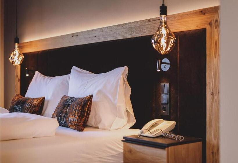 اتاق لوکس با بالکن, Post Post Hotel   Alpine Boutique Hotel & Spa