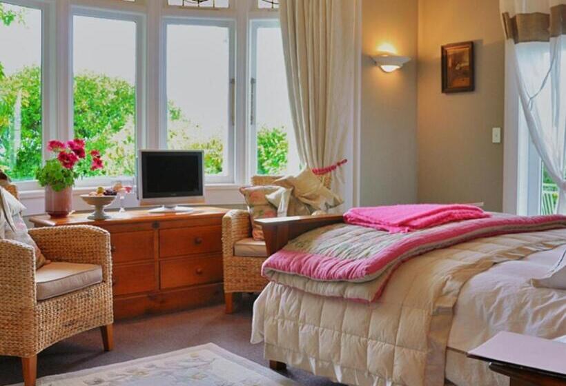 Номер Стандарт Вид на Сад, Dyers House