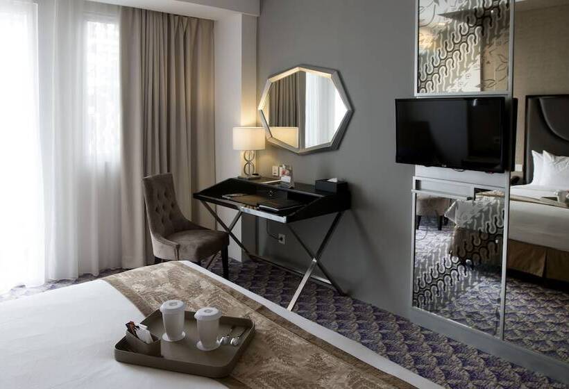 Номер Executive, Aston Bellevue Radio Dalam