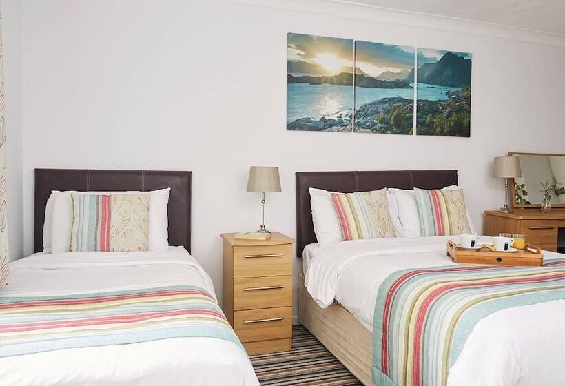 Семейный Номер, Luccombe Manor Country House