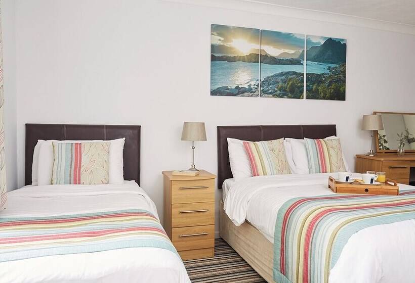 Семейный Номер, Luccombe Manor Country House