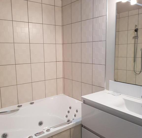 Апартаменты 2 Спальни с Балконом, Delago Motel/apartments
