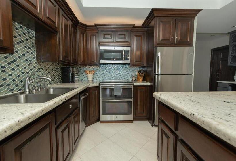 1 Bedroom Deluxe Apartment Sea View, Grand Caribe Belize
