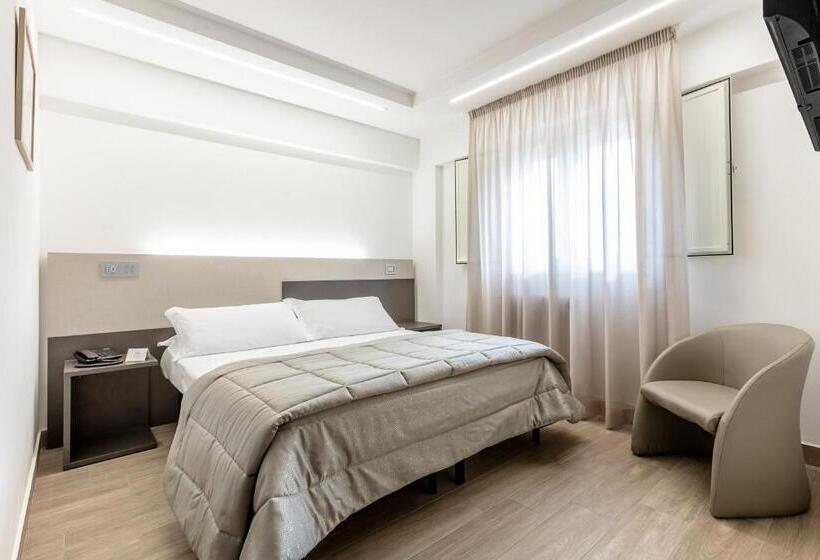 اتاق چهارنفره مدیریتی, Miletto