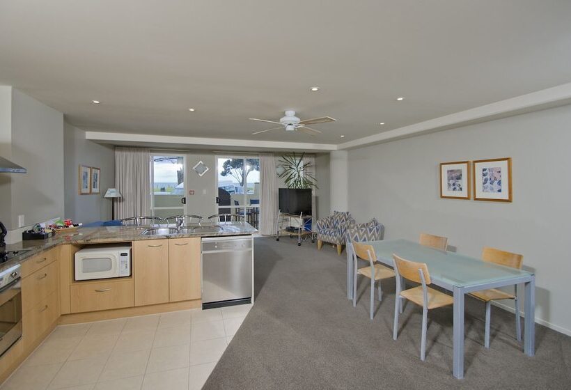 Апартаменты 1 Спальня Боковой Вид на Море, Pavilion Beachfront Apartments