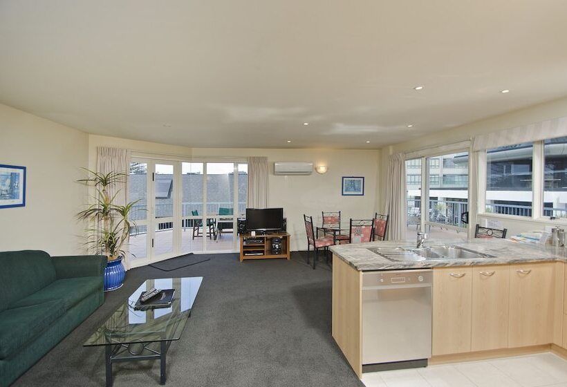 Апартаменты 1 Спальня Боковой Вид на Море, Pavilion Beachfront Apartments