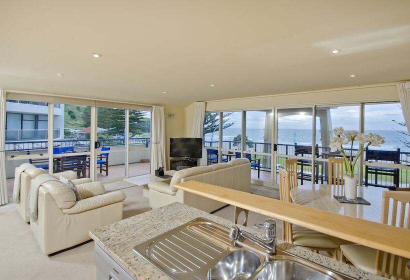 Апартаменты 2 Спальни Вид на Море, Pavilion Beachfront Apartments
