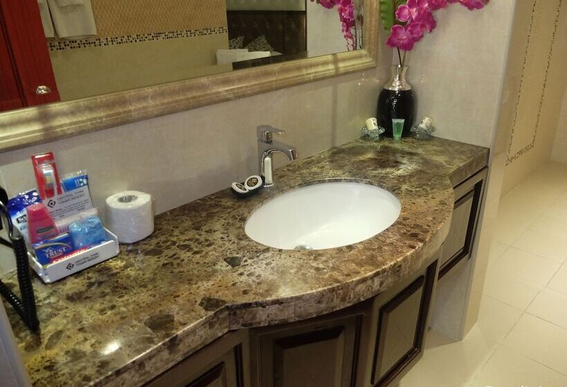 자쿠지 스위트, Central Park Tower Resort