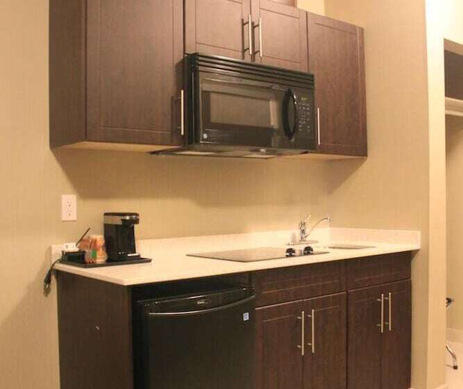 Люкс 2 Спальни, Meridian Inn & Suites Lloydminster