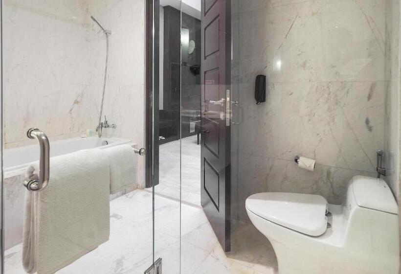 Люкс Executive Кровать Кинг, Grand Mercure Solo Baru