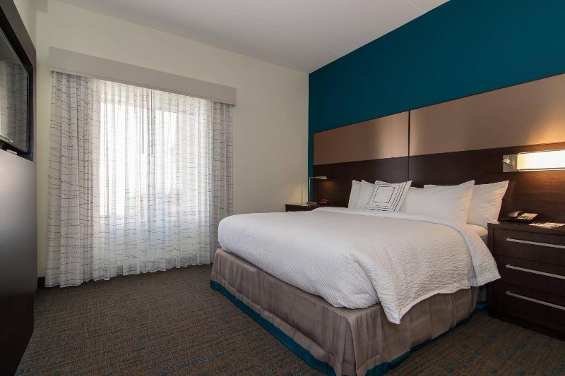 带大床的标准工作室, Residence Inn Raleigh Durham Airport/brier Creek