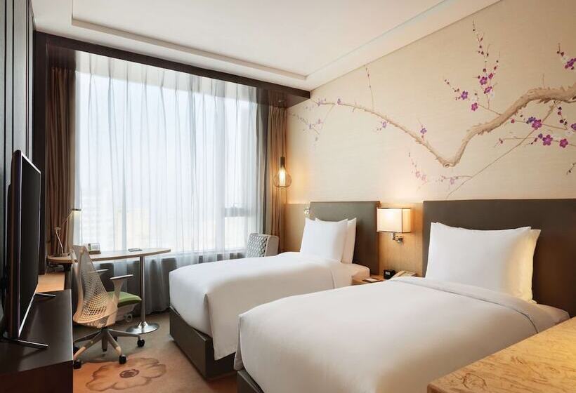 Номер Стандарт Вид на Реку, Hilton Garden Inn Dandong