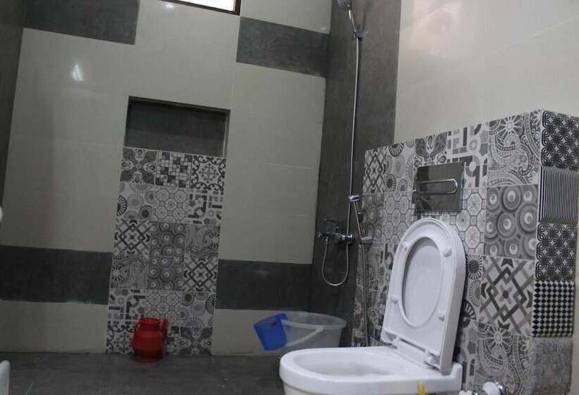 اتاق لوکس سه تخته, Patel Residency Guest House 2