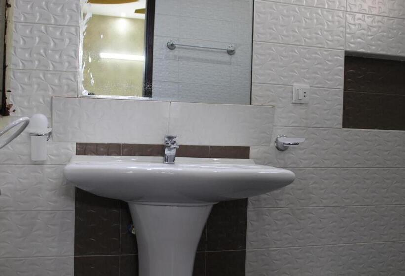 اتاق لوکس یک تخته, Patel Residency Guest House 2