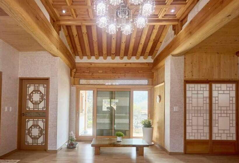 Номер Стандарт, Wanju Hanok Pension Hyurim