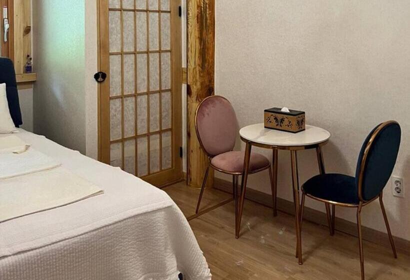 Семейный Номер, Wanju Hanok Pension Hyurim