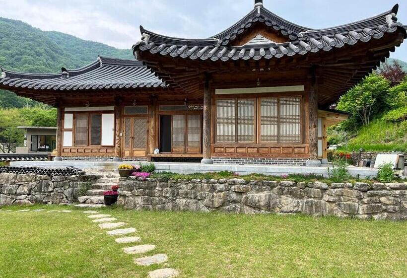 Номер Стандарт, Wanju Hanok Pension Hyurim