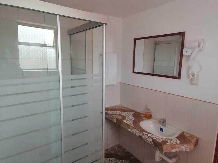اتاق استاندارد سه نفره, Hostal Jallalla