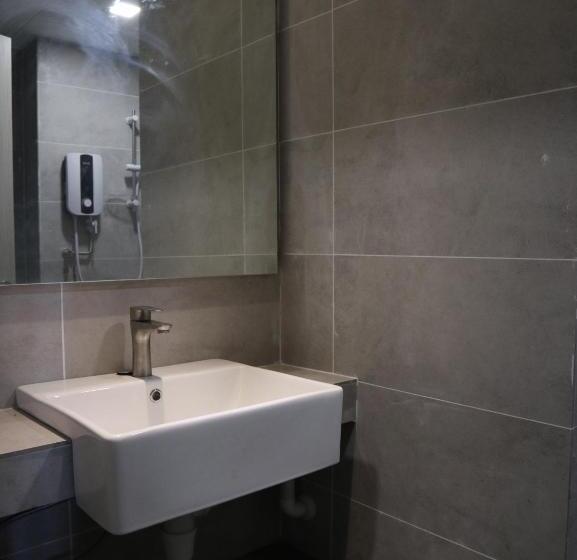 Дом 2 Спальни, Roxy Sematan Villa & Townhouse
