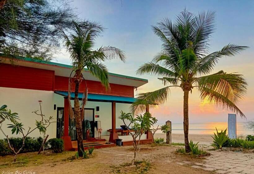 غرفة عائلية مطلّة علي البحر, Golden Bay Cottage   Sha Extra Plus