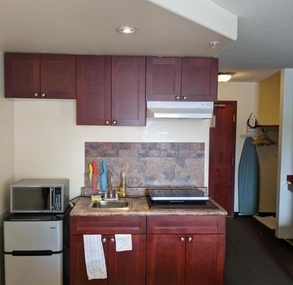 Семейный Номер Deluxe, Foxwood Inn & Suites Drayton Valley