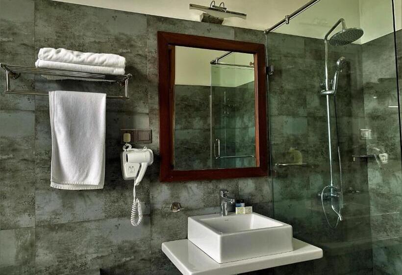 Deluxe Room with Balcony, Heaven Seven  Nuwara Eliya
