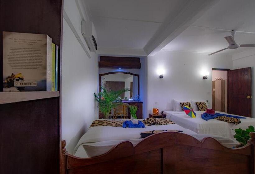Семейный Номер, Water Edge Resort