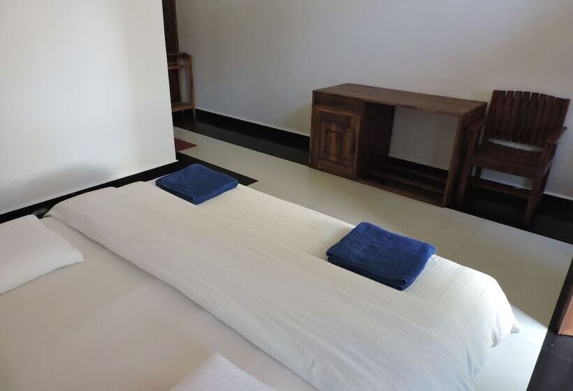Номер Deluxe, Water Edge Resort