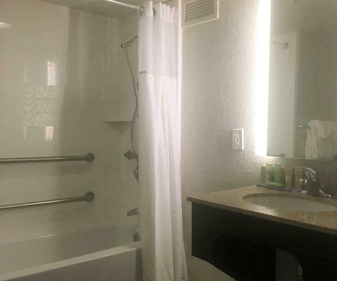 Номер Стандарт Адаптированный для Инвалидов, Wyndham Garden Lake Buena Vista Disney Springs® Resort Area