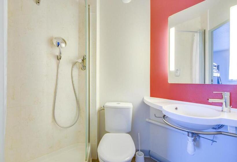Четырехместный Номер Стандарт, B&b Hotel Brignoles