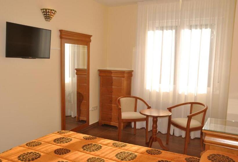 Habitación Estándar, De Alba