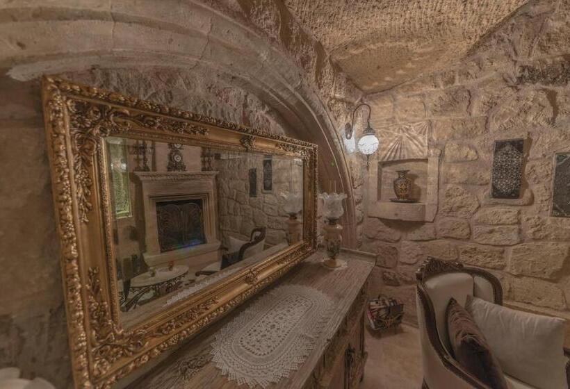 سوییت جونیور, Elika Cave Suites & Spa
