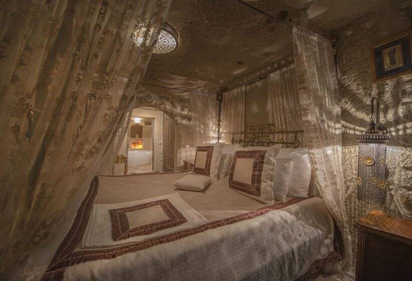 سوییت جونیور, Elika Cave Suites & Spa
