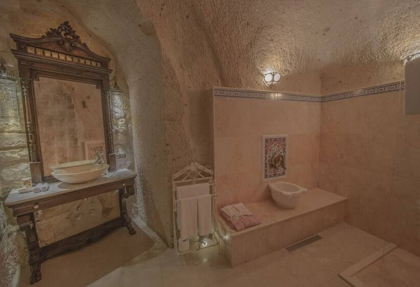 سوییت جونیور, Elika Cave Suites & Spa