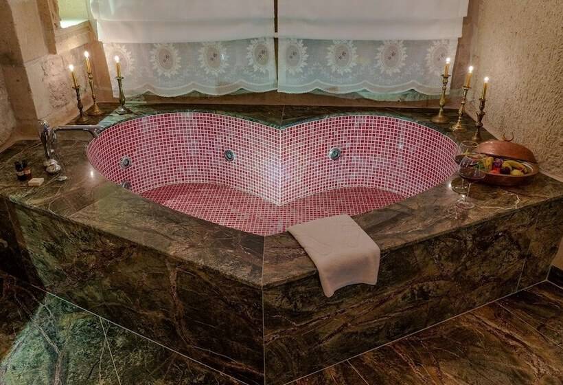سوییت با استخر, Elika Cave Suites & Spa