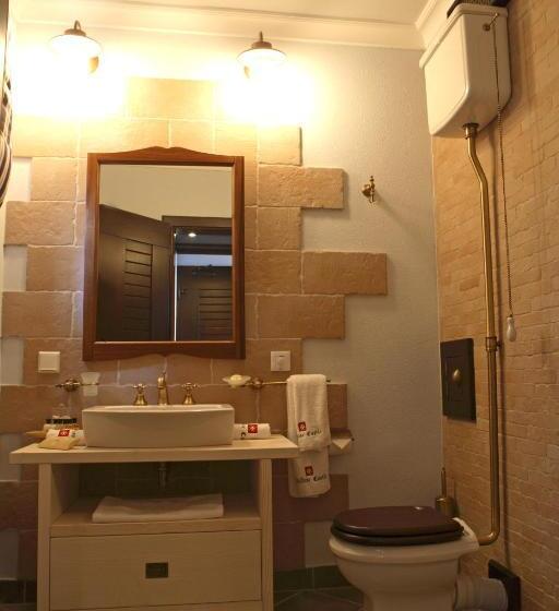 اتاق لوکس با بالکن و چشم‌انداز دریا, Oasis Resort Lozenets