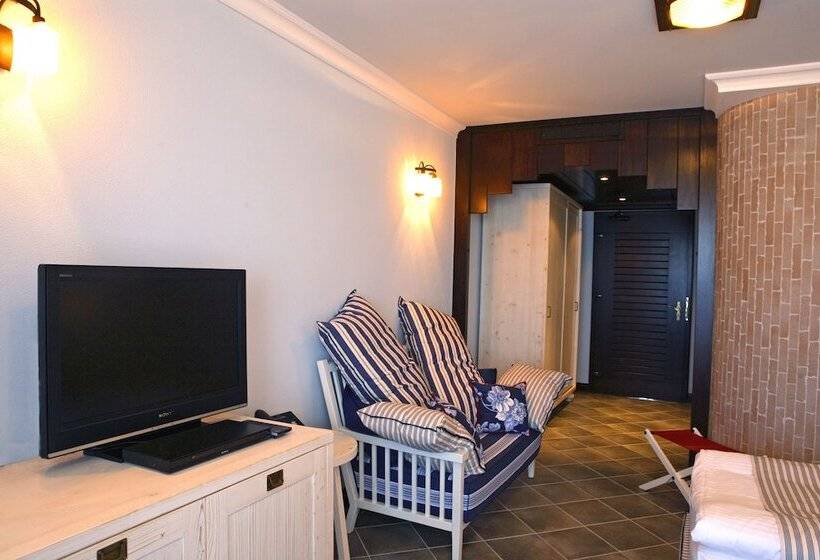 Standard Room with Balcony Side Sea View, Oasis Resort Lozenets