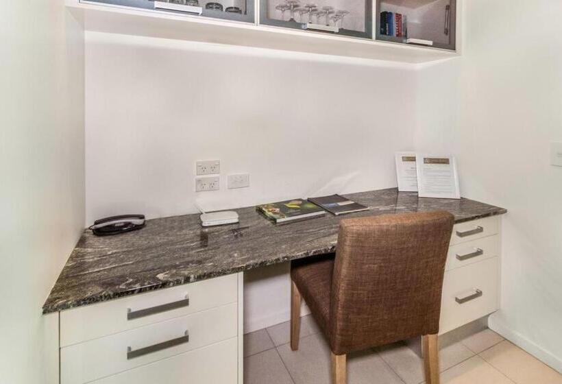 Апартаменты Deluxe 3 Спальни Вид на Море, Island Views Beachfront Apartments