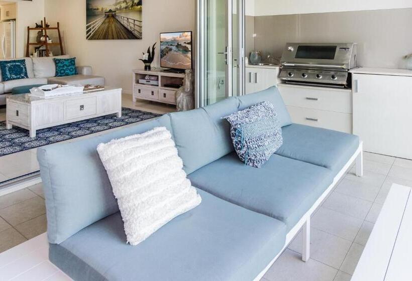 Апартаменты Deluxe 3 Спальни Вид на Море, Island Views Beachfront Apartments