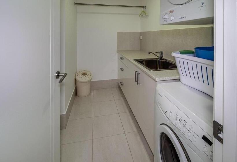 Апартаменты Deluxe 3 Спальни Вид на Море, Island Views Beachfront Apartments