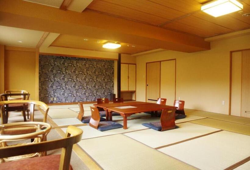 Семейный Номер Вид на Горы, K S House Hokkaido  Asahidake Onsen Hostel