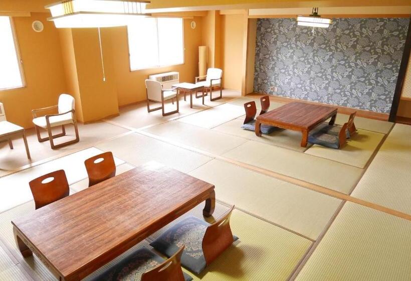 Семейный Номер Вид на Горы, K S House Hokkaido  Asahidake Onsen Hostel