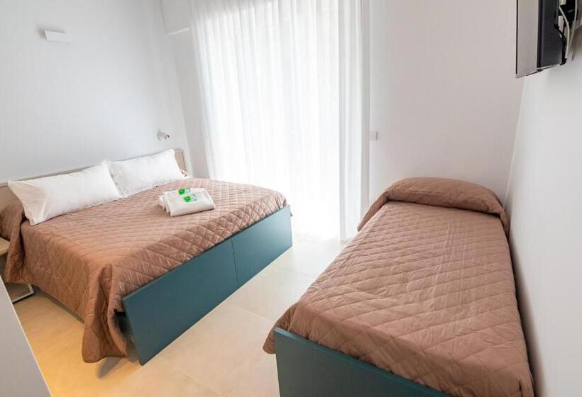 Номер Стандарт с Балконом, Divina Holiday   Rooms